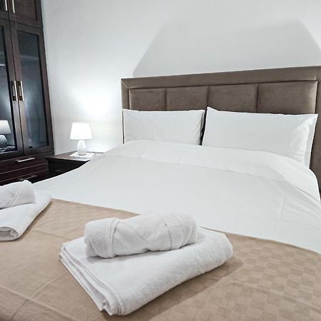 Lake Park 2Br Apartment Tirana Kültér fotó