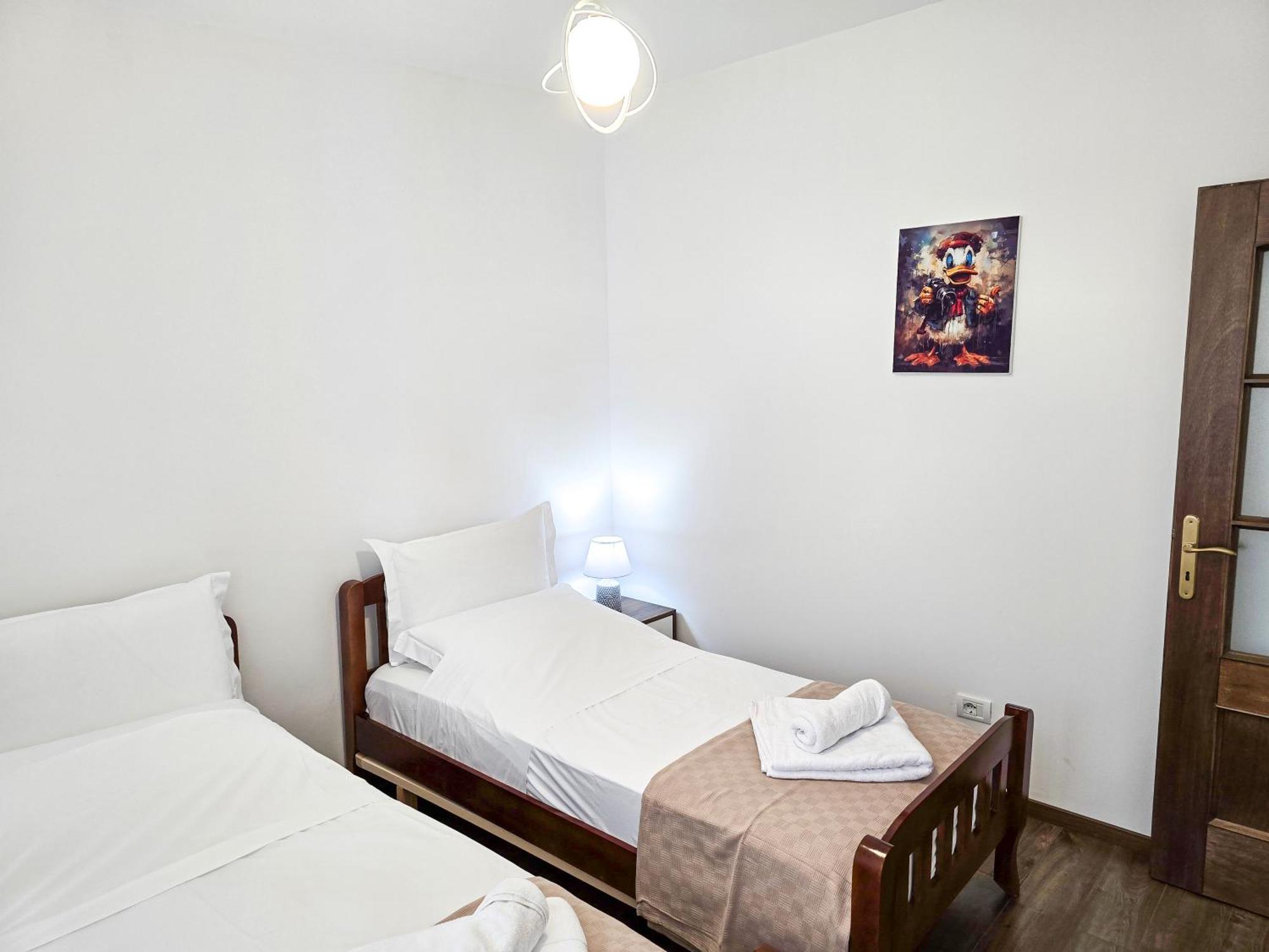 Lake Park 2Br Apartment Tirana Kültér fotó
