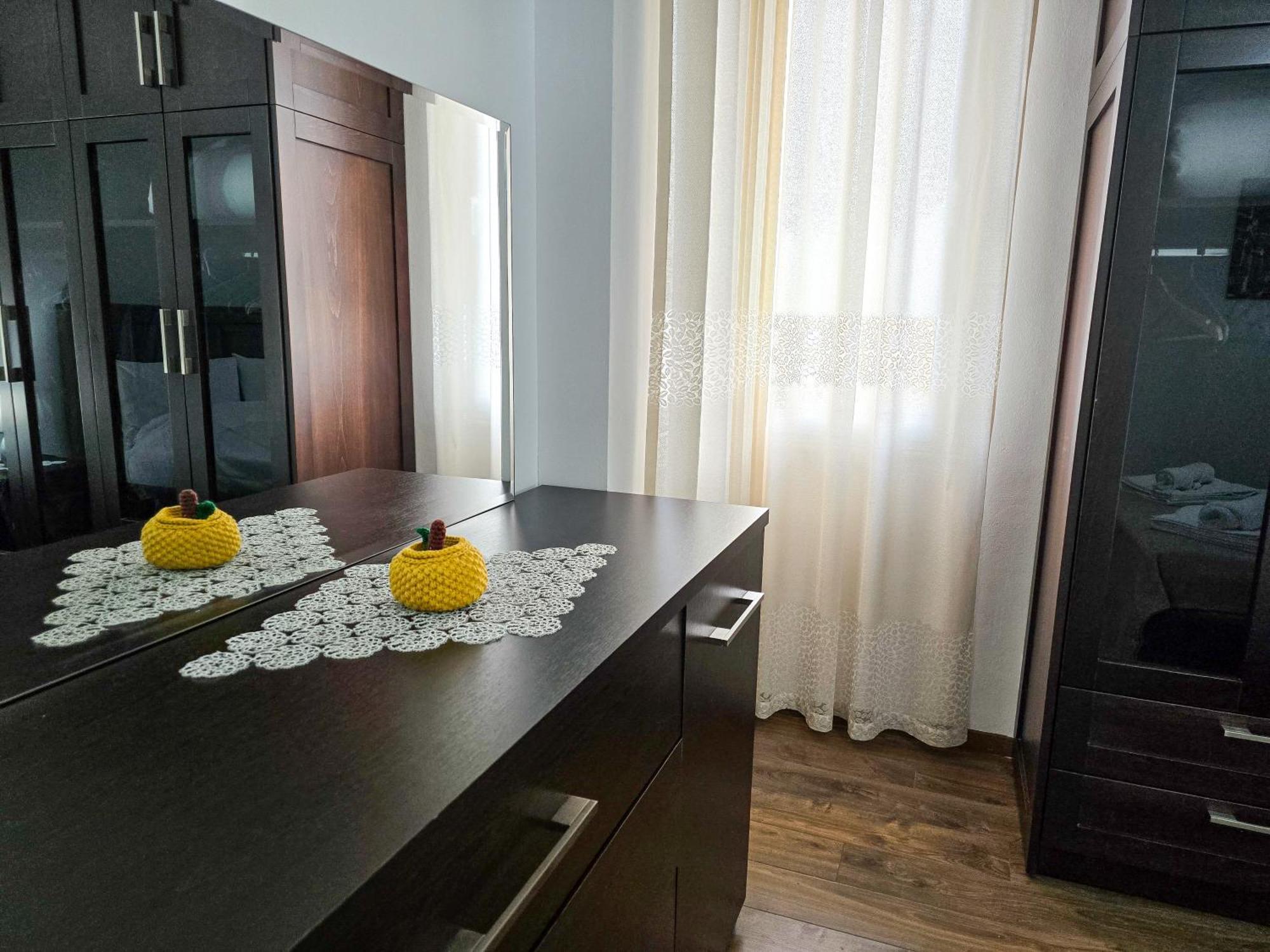 Lake Park 2Br Apartment Tirana Kültér fotó